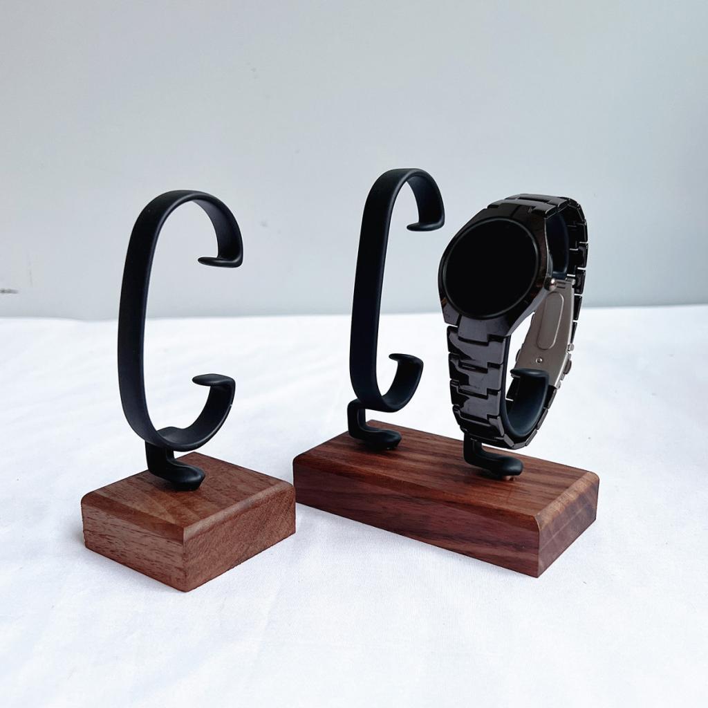 Jewelry And Watches Inc - C형 시계 진열대, 세련되고 견고한 손목시계